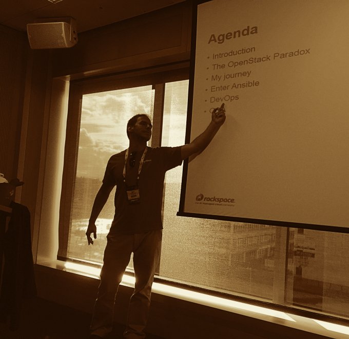 Dedoimedo presenting