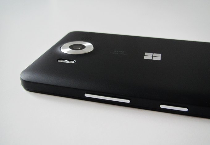 Side view, buttons, camera