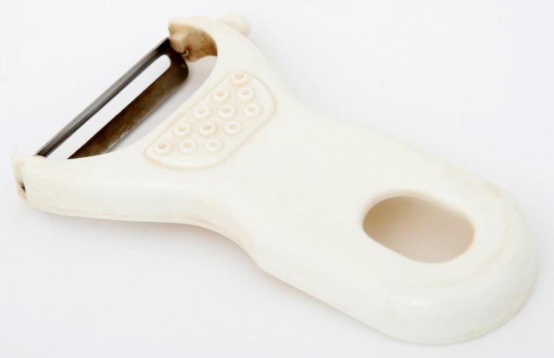 Vegetable skin peeler