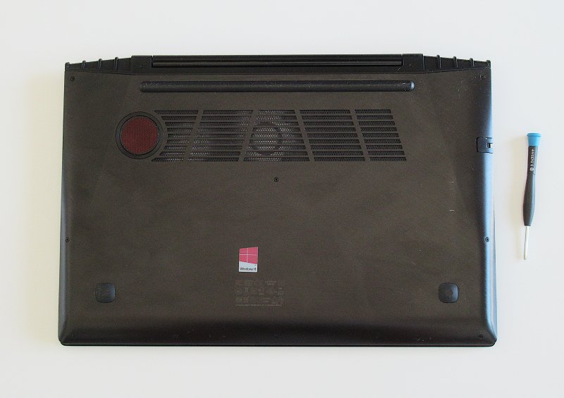 Case, bottom, covered